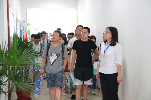 热烈欢迎重庆邮电大学生物信息学院师生到高圣医药参观交流
